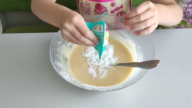 Пирог с абрикосами. В сковороде на плите! смотреть онлайн