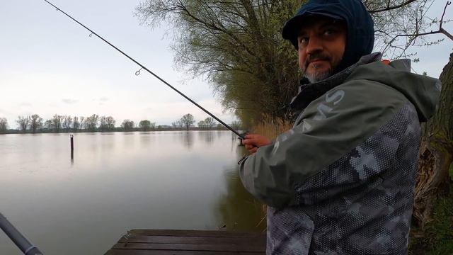 Как поймать щуку когда она не клюёт? Рыбалка на хищника с берега! смотреть онлайн