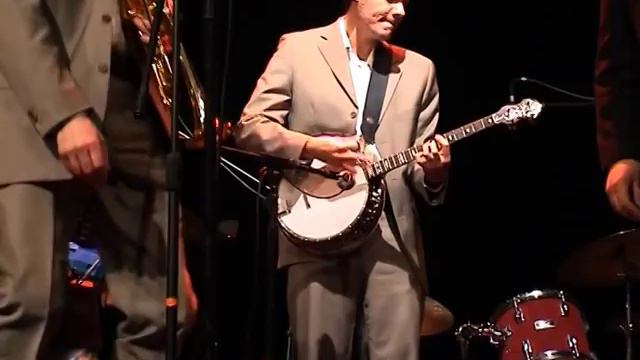 (That's why they call me) Shine - Toubib Jazz Band смотреть онлайн
