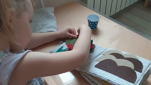 Тактильные книги и пособия как средство развития речи у детей раннего возраста