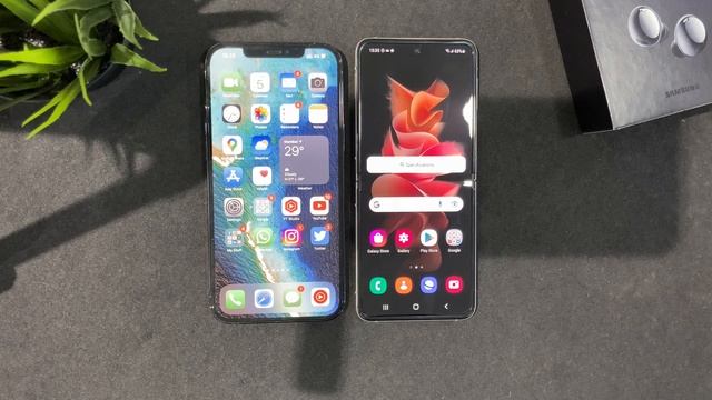 Samsung Galaxy Z Flip 3 vs iPhone 12 Pro Max | Display, Speed, Camera, Speakers and Battery Life смотреть онлайн