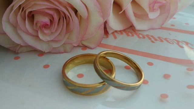 Три варианта. Обручальных колец. Свадебные аксессуары. Кольца. Обручальное кольцо. смотреть онлайн