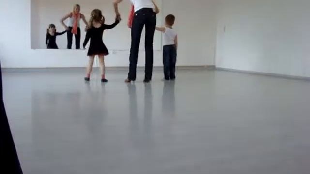 Бальные танцы - начало. 交谊舞 - 孩子们 смотреть онлайн