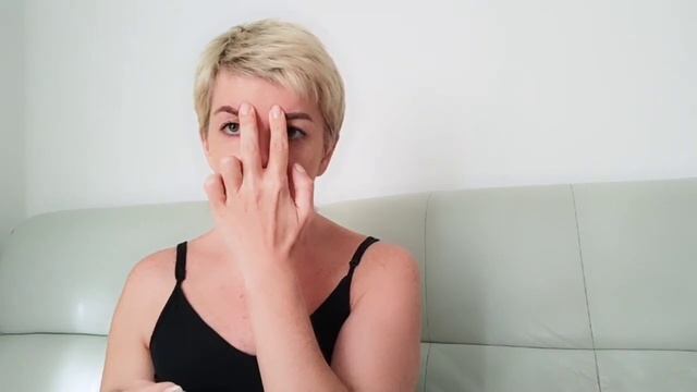 3 способа как убрать межбровную морщину