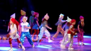 Детская песня, танец, не малыши, мы больше не малыши, и игрушки нам не нужны