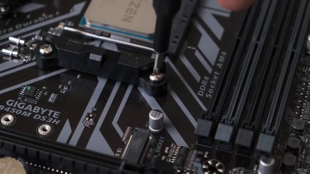 I bought a gaming PC with my FIRST ever YouTube paycheck смотреть онлайн