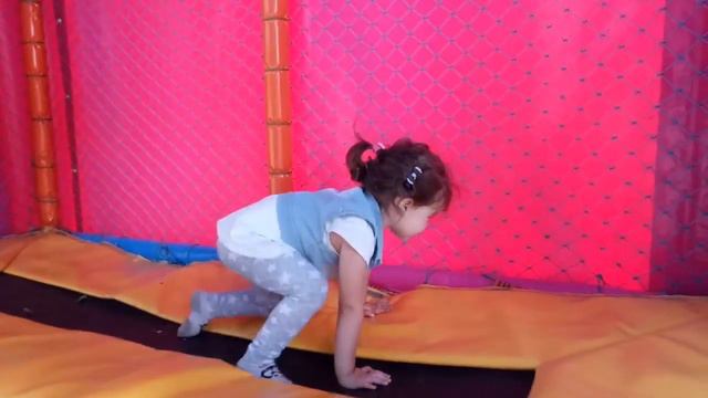 Николь и Детский парк развлечений Playground Amusement park смотреть онлайн