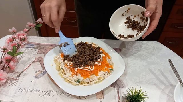 Салат снежок на сугробах получается вкусным и сытным !!! смотреть онлайн