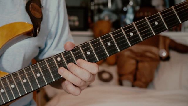 Benny Hill Theme Guitar Tutorial - Yakety Sax смотреть онлайн