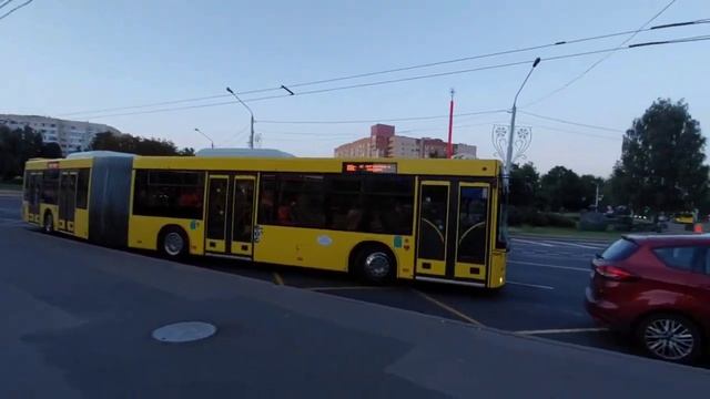 Минск. Отправление автобуса МАЗ 216.066 (Гос. АТ 5872-7) Марш. 88с с остановки Плошадь Казинца смотреть онлайн