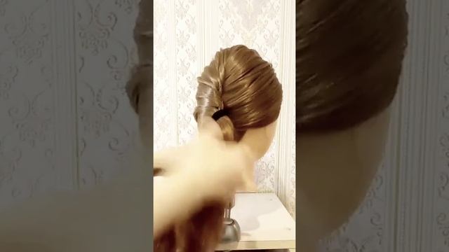 ??ОЧЕНЬ ЛЕГКАЯ ПРИЧЕСКА ЗА МИНУТУ? ПУЧОК-РАКУШКА?Прическа в школу, на выпускной☀️Прическа на свадьб смотреть онлайн