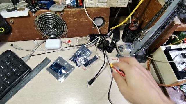 Собирает классический трансформатор Тесла из деталей советских телевизоров своими руками смотреть онлайн