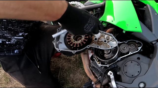 Как заменить генератор на мотоцикле KAWASAKI ER 6F 2009 смотреть онлайн