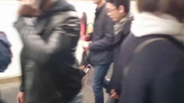 Amazing girl playing guitar in subway station Makes $40.00 Every Hour! / Девушка играет в метро смотреть онлайн