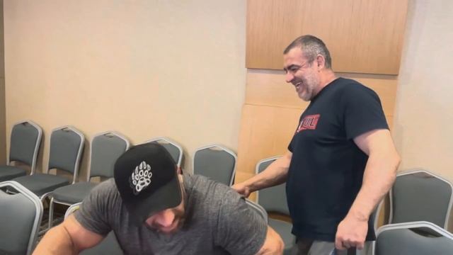 ЦЫПЛЕНКОВ о своём весе и настрое на поединок / Замеры предплечья и бицепса