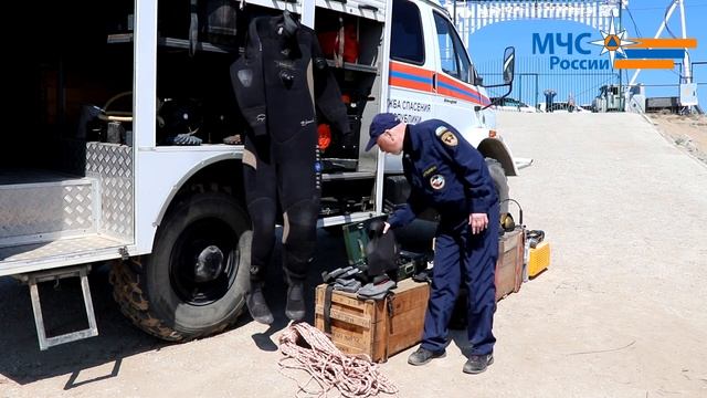 Урок безопасности: О профессии водолаза-спасателя и инструкция как правильно спасти человека из вод смотреть онлайн