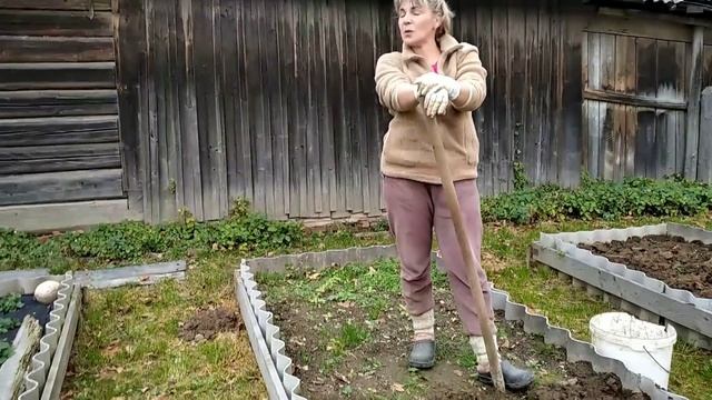 КАК НАВЕСТИ ПОРЯДОК НА УЧАСТКЕ ЗА ДВЕ МИНУТЫ. ЖИЗНЬ В ДЕРЕВНЕ. смотреть онлайн