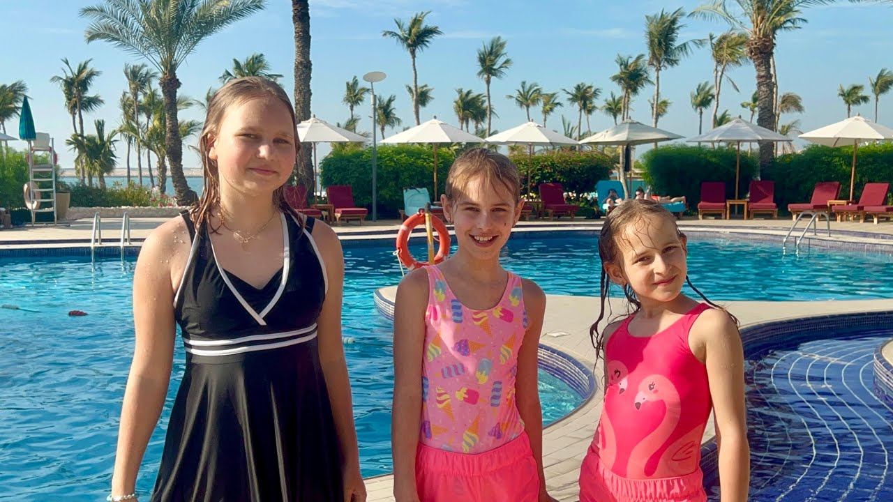 ВЛОГ Классный отель JA Lake View Купаемся в бассейне с Мили Ванили и Мими Лисса смотреть онлайн