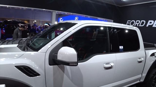 2019 Mustang Bullitt and 2018 Ford Raptor Walkaround - Netcruzer CARS 4K - CDN Intl Auto Show смотреть онлайн