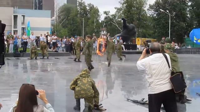 бьют кирпичи смотреть онлайн