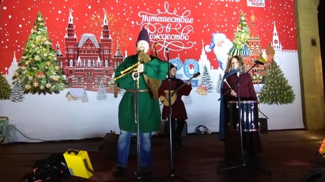 Зажигательная танцевальная музыка исполненная на волынке, барабане и струнном инструменте. смотреть онлайн