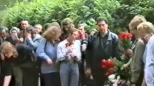 Похороны Виктора Цоя Богословское кладбище 19.08.1990 год смотреть онлайн