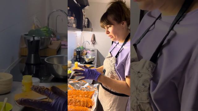 Рёбра свиные в соусе барбекью, подготовка к прожарке 😅 смотреть онлайн