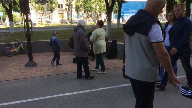 Саксофонист на проспекте в Жодино. 3.07.2017г. смотреть онлайн