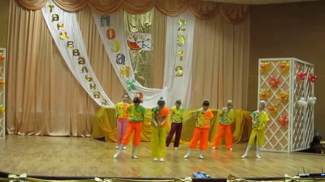 Подростковый клуб "АТЛАНТ" (г. Вольск)__танец "Внучата".MOV смотреть онлайн