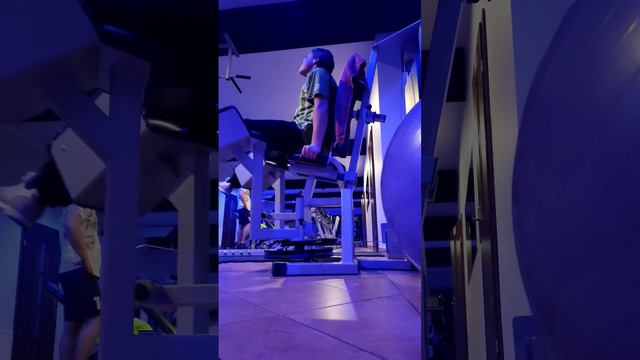 кто знает как называется это упражнение тому печенька #зал #спорт #ноги #приводящиемышцы смотреть онлайн