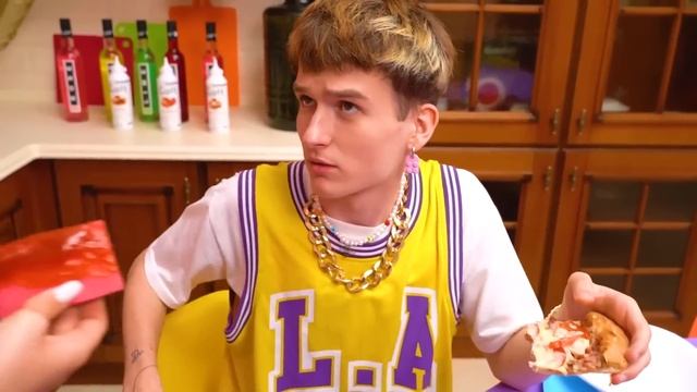 Меня Удочерила Звезда || Истории Из Жизни С Популярной Мамой смотреть онлайн