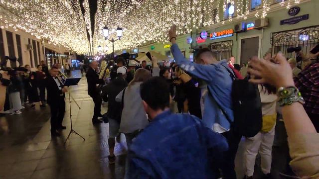 песня "Небо" Иванушки International - духовой оркестр МОДЕРН смотреть онлайн