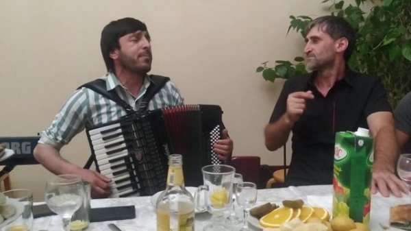 Аварские песни на аккордеоне поёт Магомед Шамсудинов