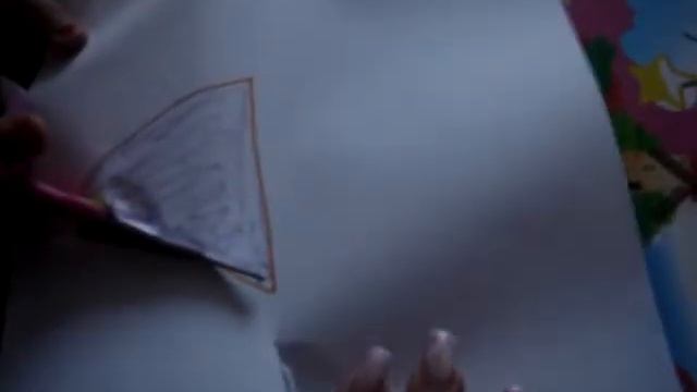 РИСУЕМ И ВЫРЕЗАЕМ В 3 ГОДА. Домашнее видео смотреть онлайн