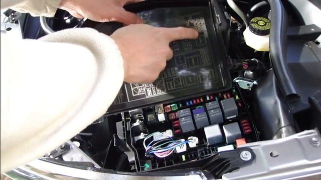 How to replace fuses Toyota Corolla. Years 2013 to 2018(est.) смотреть онлайн