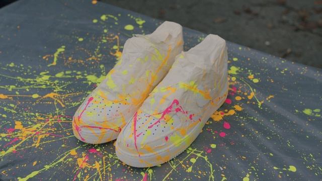 HOW TO SPLATTER SHOES | CUSTOM NIKE Air Force 1's | SUPER SIMPLE NEON DESIGN (QUICK & EASY METHOD)? смотреть онлайн