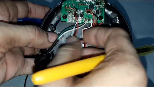 Transforming a Wired 2.0 Mini Speaker with AUX Audio Input into a Wireless Bluetooth Speaker смотреть онлайн