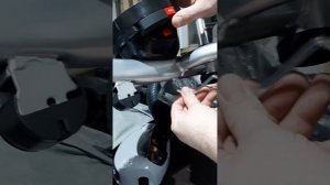 TT Luxury Шаг 3. Ставим руль и сиденье.mp4