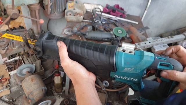 Test Cắt Sắt Cưa Kiếm Makita DJR187 BL 18v 0903840137