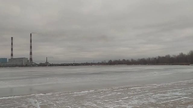 Вид на Рязанскую ГРЭС и Новомичуринское водохранилище  г. Новомичуринск