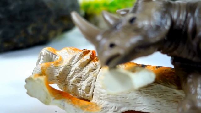 Приключения Животных. Непослушный Носорог убегает от Тигра и Леопарда! Животные для детей Игрушки Т смотреть онлайн
