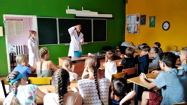 Сказочная физика Дмитрия Серова. Чудо одиннадцатое - вышибание дна бутылки смотреть онлайн