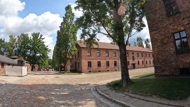 Burası Dünyanın En Büyük Toplama Kampı - 1.6 Milyon İnsan Neden Öldü ? - Auschwitz Belgeseli