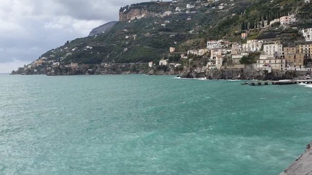 Амальфитанское побережье, море в ноябре. смотреть онлайн