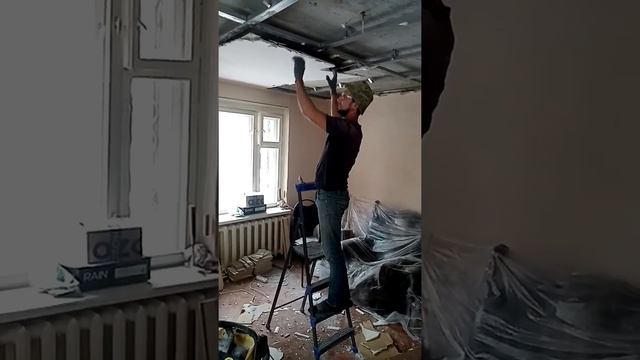 Демонтаж гипсового потолка для чайников?