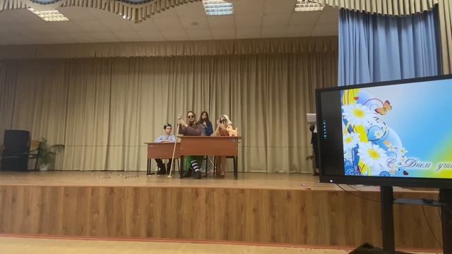 Сценка «Родительское собрание»-7в класс смотреть онлайн