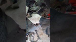 Замена передних колодок (нисан примера п12)