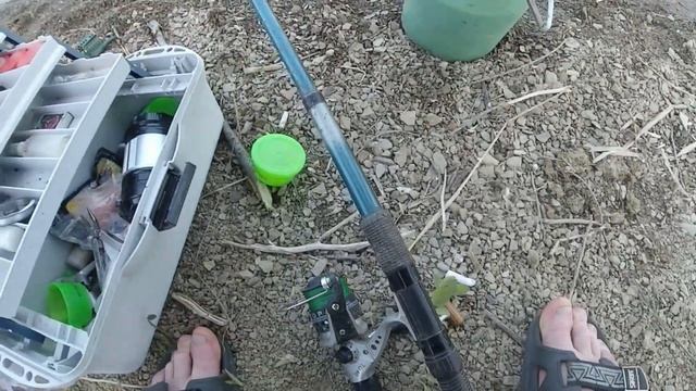 Рыбалка на Каменке!!!Плотва,бычок и крупный окунь.Жара обгорели))Выехал на своей Пчелке)) смотреть онлайн