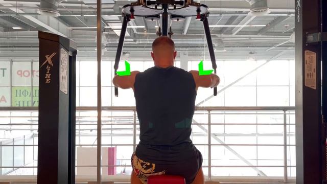 Отведение на заднюю дельту в тренажере. Техника выполнения смотреть онлайн