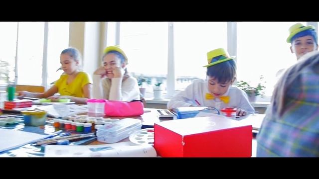 Все школьники пришли в жёлтом! День солнца смотреть онлайн